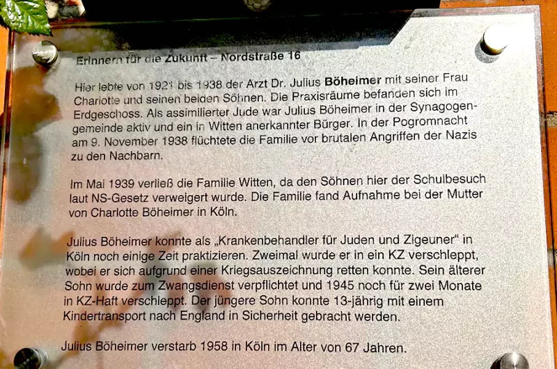 Gedenktafeln im Breddeviertel erinnern an die ehemaligen jüdischen Bewohner des Viertels. (Foto: KG)