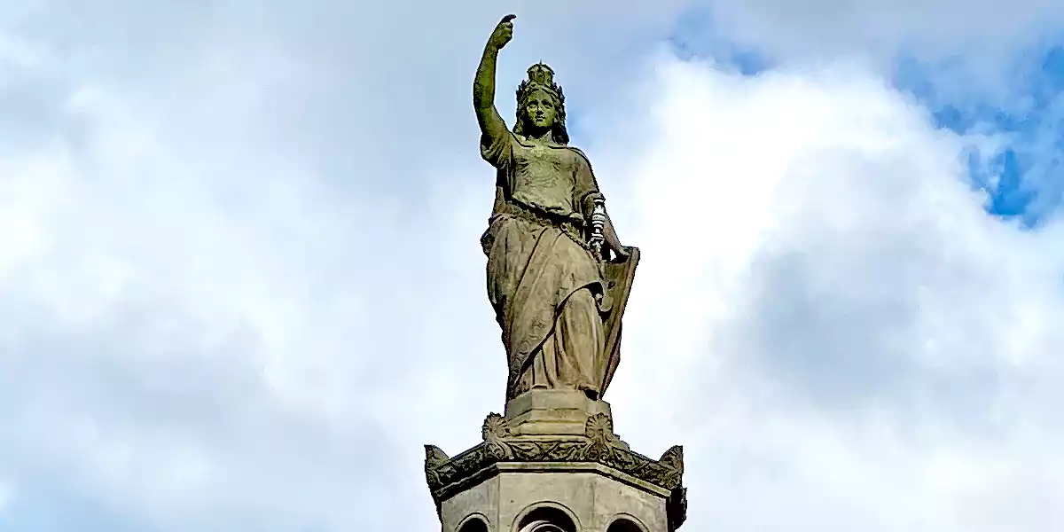 Germania mit Blick nach Paris - Denkmal auf dem Karl-Marx-Platz in Witten (Foto: MS)