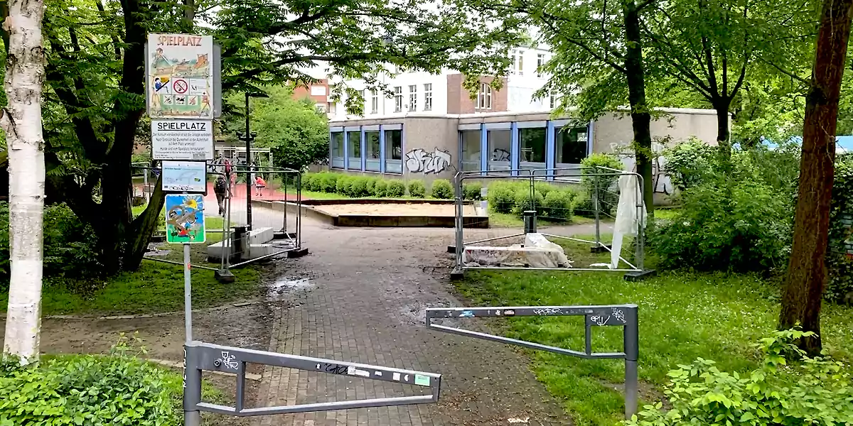 Zugang zum Breddegarten von der Bahnhofstraße