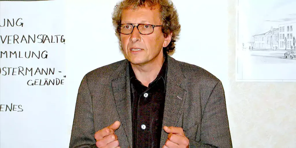 Stadtplaner Jochen Bültmann während einer Informationsveranstaltung der Stadt Witten.