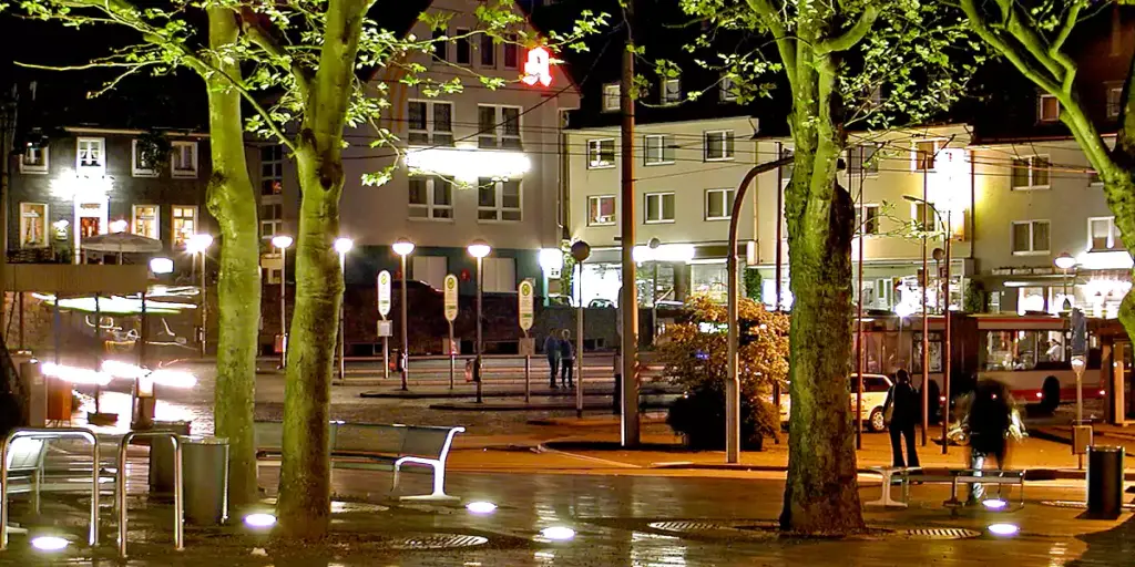 Blick vom Marktplatz auf den Kornmarkt.
