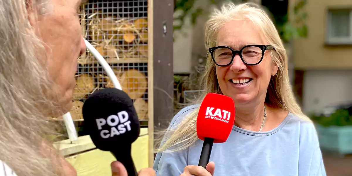 Kerstin Glathe (r.) und Ralph Klein blicken in ihrer Podcast-Episode auf den Kolonialimus in Witten zurück. (Foto: Marek Schirmer)